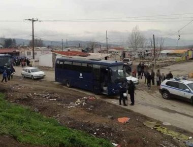 Συμμορία Ρομά ληστεύει διερχόμενους οδηγούς στο Πυρί της Θήβας - Θύμα τους ακόμη και βουλευτής του ΣΥΡΙΖΑ!